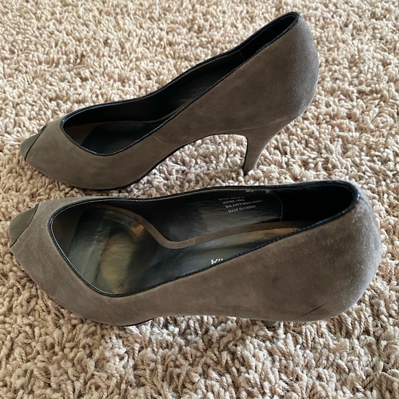 Gray suede peep toe heels - Picture 2 of 8